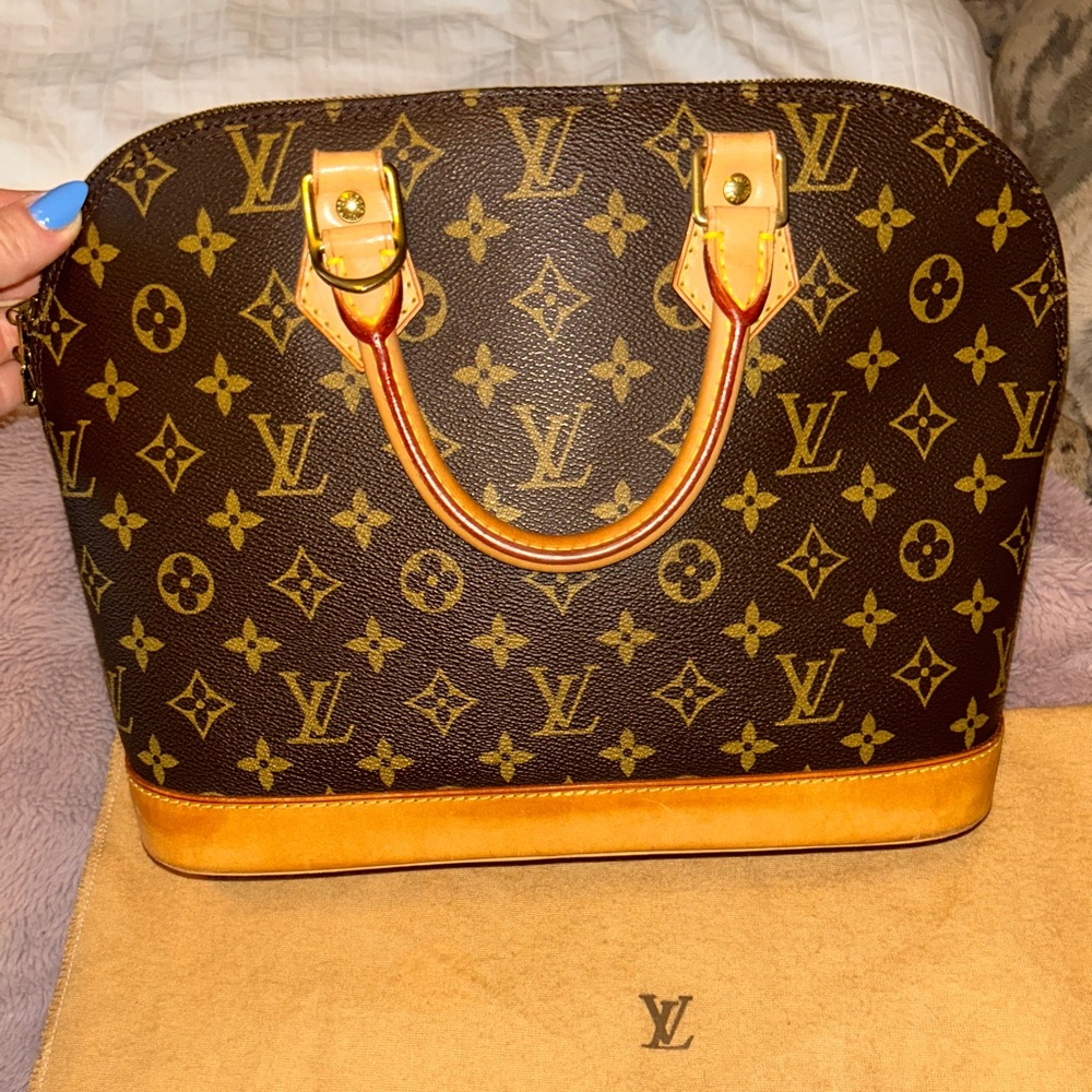 LOUIS VUITTON BAG